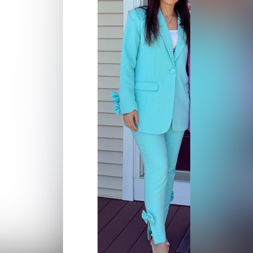 Elegant Aqua Women's Suit Set